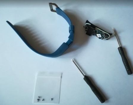448px x 355px - Remplacer le bracelet d'un Fitbit Charge HR : c'est faisable ! - HappiPad.fr